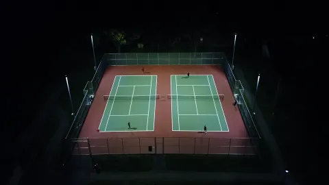 A Schreder sportvilágítási megoldást kínál a kanadai Laval teniszpályáira